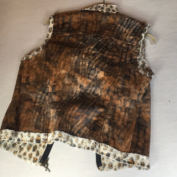Patterned vest - Picture 3 of 6